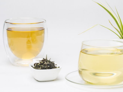 White tea in cup and black rice bowl on wooden table – clean eating superfoods from Xiphias